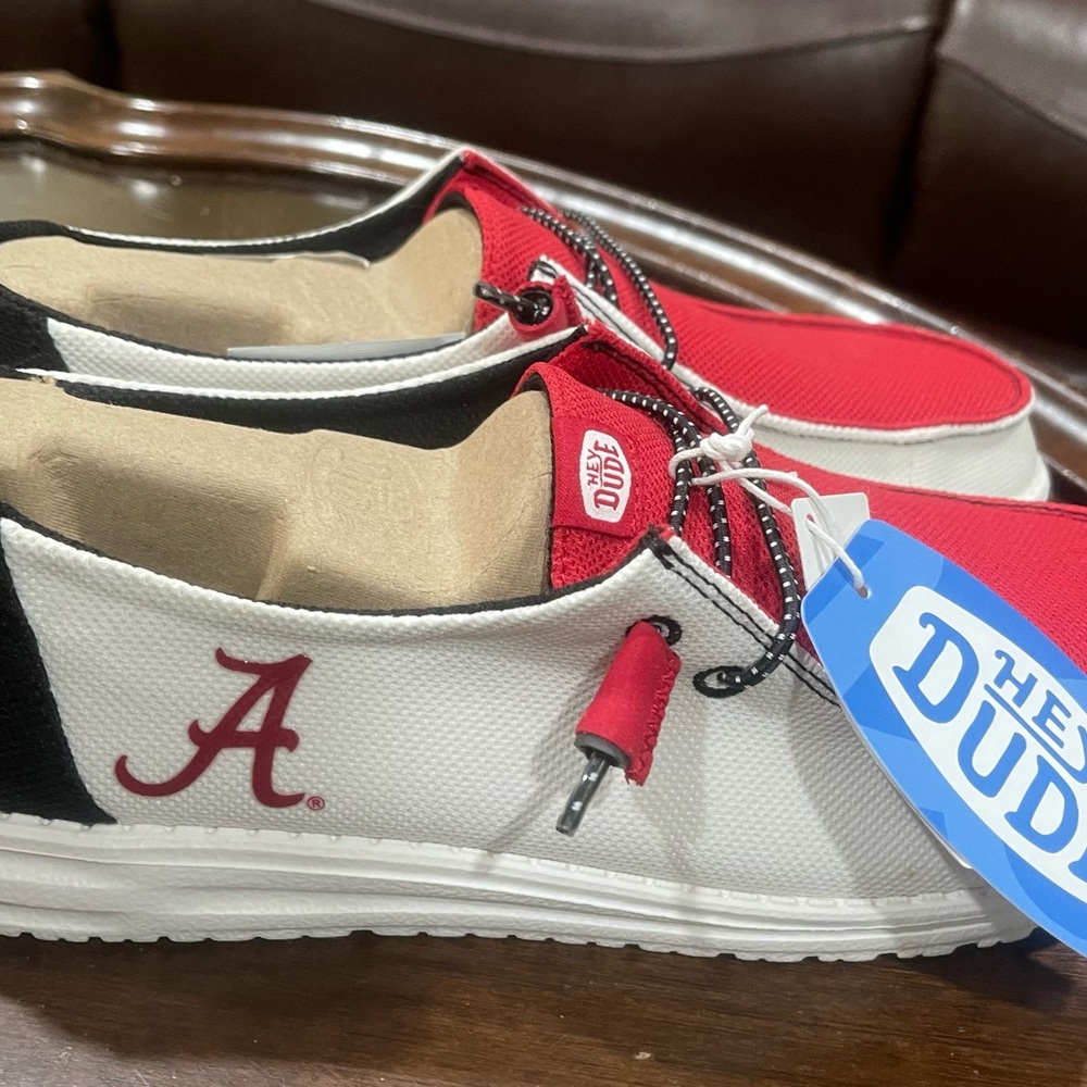 Women’s Size 10 University of Alabama Hey Dudes NWT